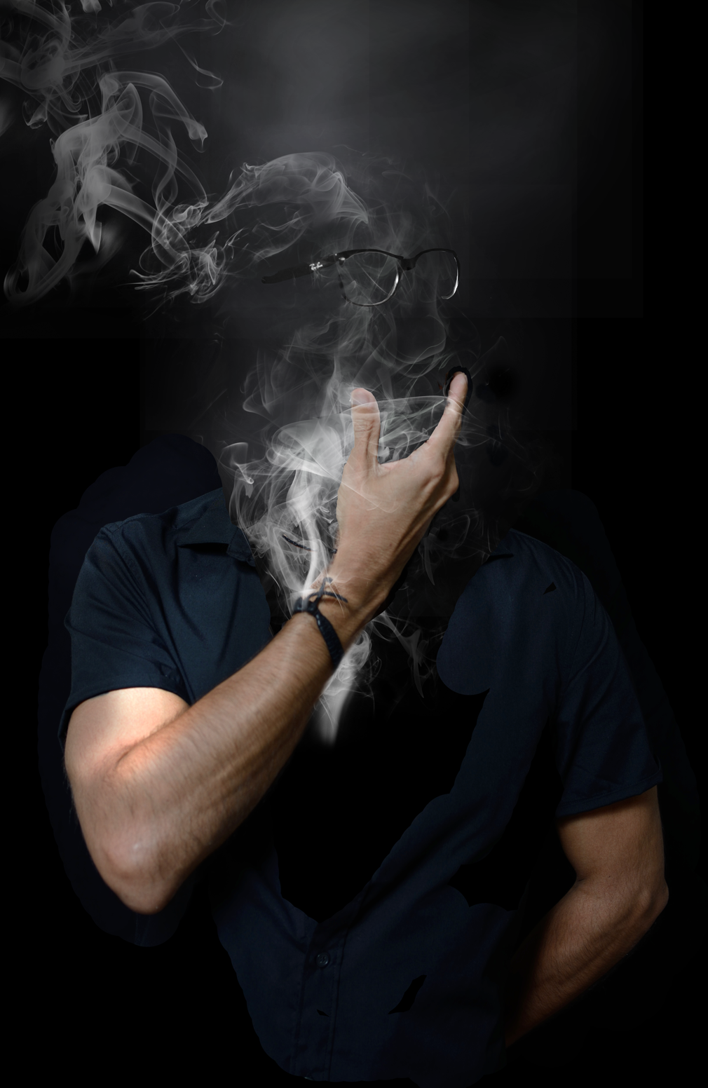 Картинки для ватсапа красивые для мужчины. Мужчина в дыму. Лицо в дыму. Мужской портрет с дымом. Мужское лицо в дыму.